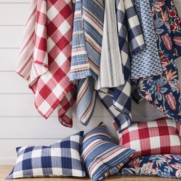 Levtex Home - Set Selimut Camden - Selimut Ukuran King + Dua Sarung Bantal Ukuran King - Pola Kotak Buffalo Merah dan Krim - Dimensi